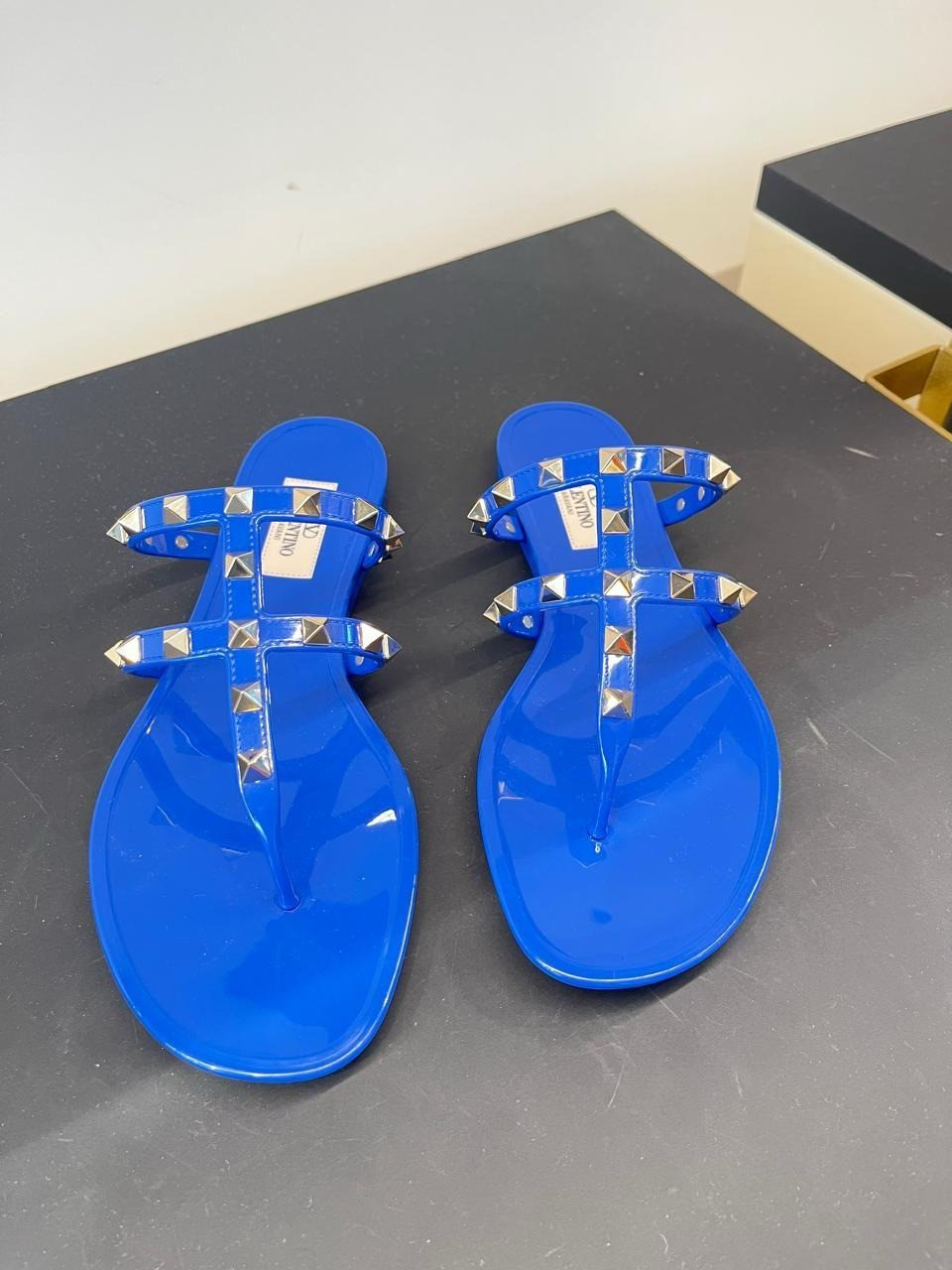 【関税＆送料込み】Valentino Garavani Slippers NEW Valentino Garavani Men's V-Logo Leather Slippers Size 12