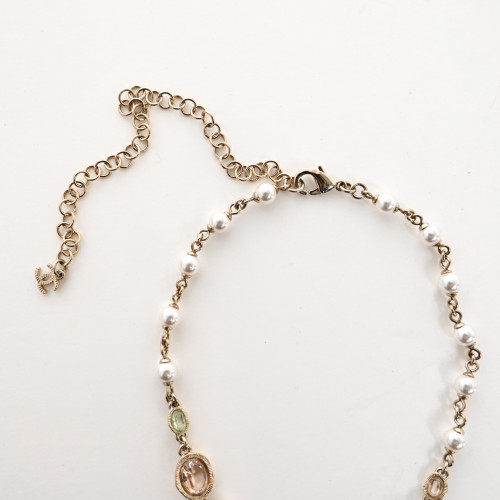CHANEL White And Gold Pearl Necklace Image 4