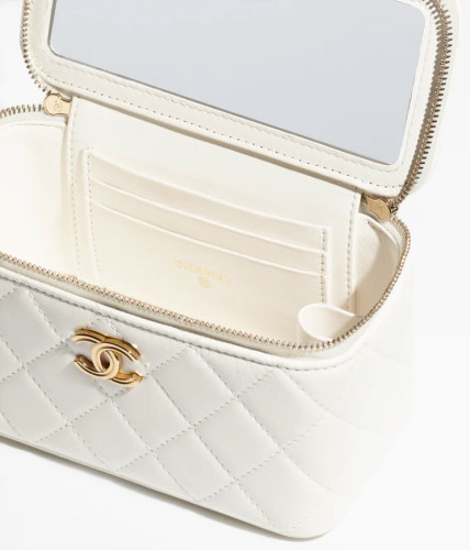 CHANEL Pouch With Chain