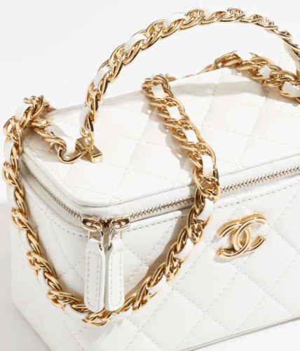 CHANEL Pouch With Chain