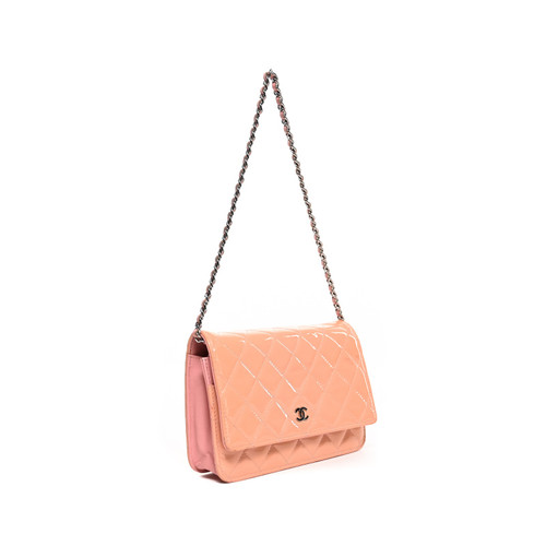 CHANEL Wallet on Chain shoulder bag Patent leather Salmon pink (Certified Pre Owned)