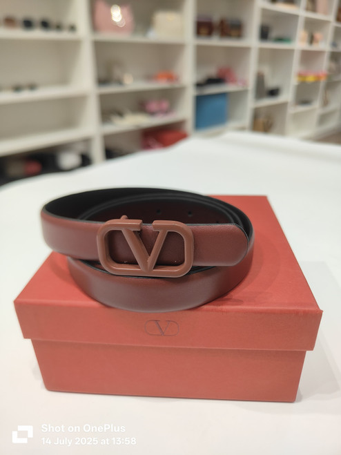 VALENTINO Garavani VLogo leather belt (@Delhi Studio)