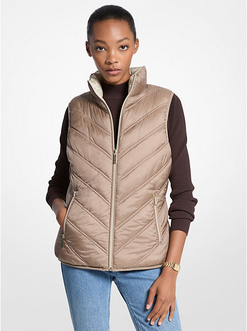 MICHAEL KORS Chevron Quilted Logo Print And Nylon Packable Vest TAUPE/BONE LOGO Image 1
