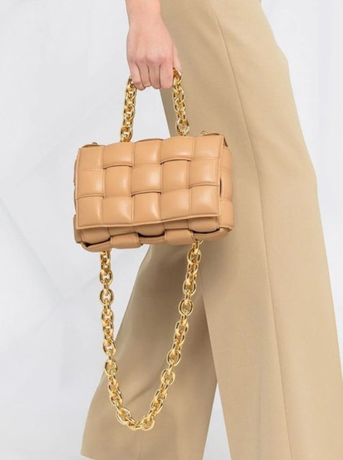 BOTTEGA VENETA Chain Cassette Shoulder Bag BOTTEGA VENETA Chain Cassette Shoulder Bag