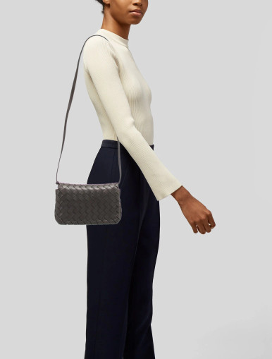 [BOTTEGA VENETA] INTRECCIATO CROSSBODY BAG ☆送料込☆ NEW Bottega Veneta Intrecciato Leather Zip Around Crossbody