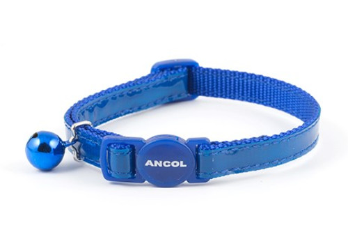 The Ancol Safety Buckle Gloss Reflective Cat Collar is designed to snap apart if your cat gets caught, enabling them to get free. It comes with a warning bell to warn other animals, and a glossy reflective coating which enable you to see them easily in the dark. The Ancol Safety Buckle Gloss Reflective Cat Collar is designed to snap apart if your cat gets caught, enabling them to get free. It comes with a warning bell to warn other animals, and a glossy reflective coating which enable you to see them easily in the dark.