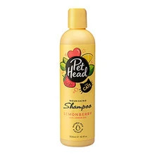 Freshen your cat's coat with Pet Head Felin' Good Lemonberry shampoo. Its fruity scent, lemon oil and aloe vera leave fur clean, soft and bright naturally.