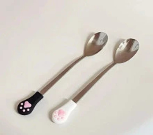 Metal  spoon for pet feeding.
Pawprint topped handle
Twin Pack