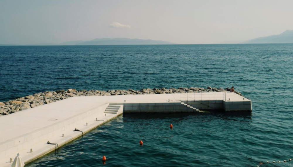 All resort passes for cruisers include towel service and shower access, ensuring your Resort for a Day cruise excursion is stress-free and seamless.