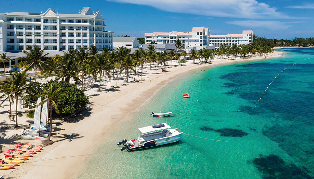 RIU Ocho Rios, Resort day pass for cruisers. The RIU Ocho Rios All-Inclusive Resort Day Pass is a great option whether you want to relax or you’re looking for adventure. 