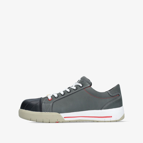 De Bata Industrials Bickz 728 veiligheidsschoen, zijaanzicht. Laag model, grijs en rood.