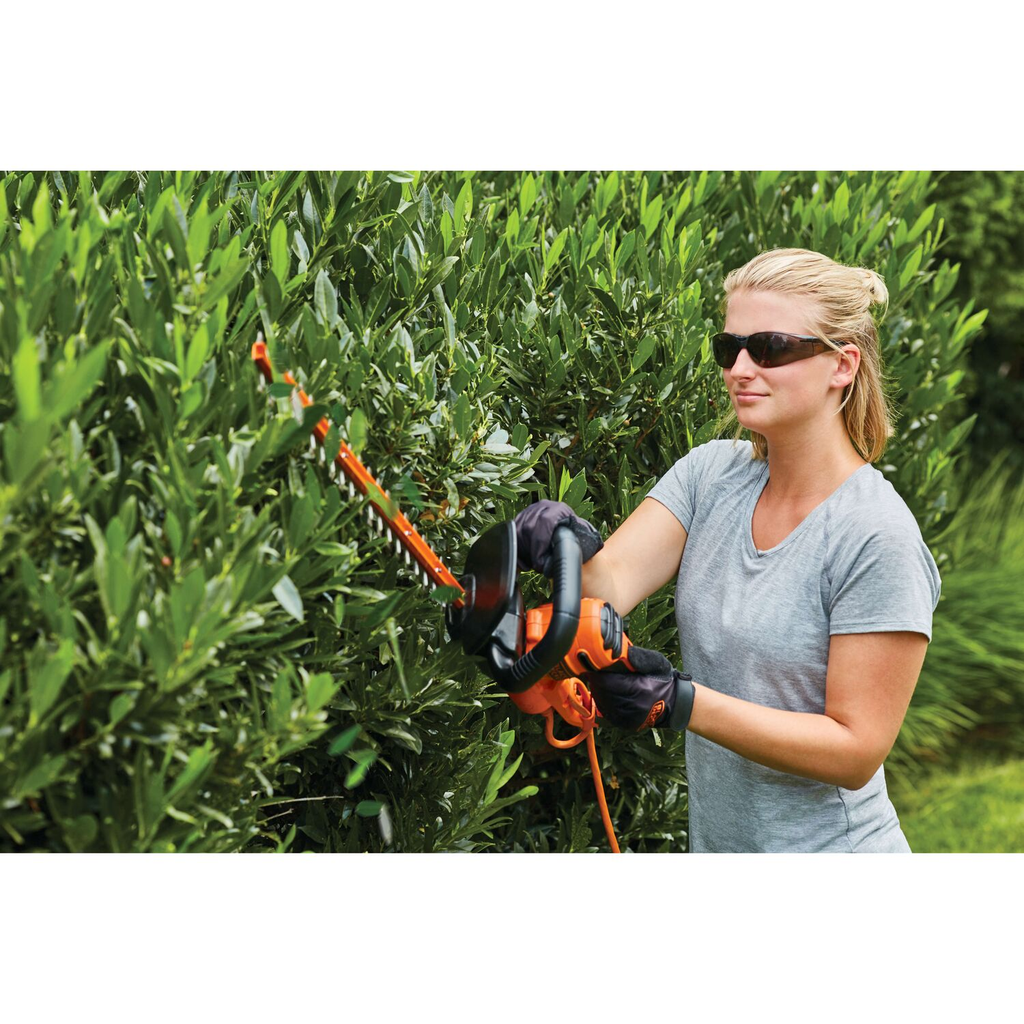 BLACK+DECKER 18" ELECTRIC HEDGE TRIMMER