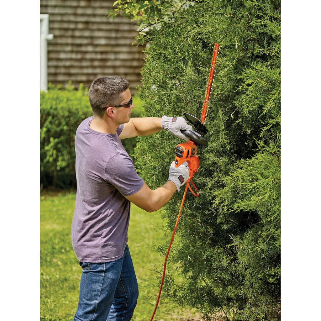 BLACK+DECKER 18" ELECTRIC HEDGE TRIMMER