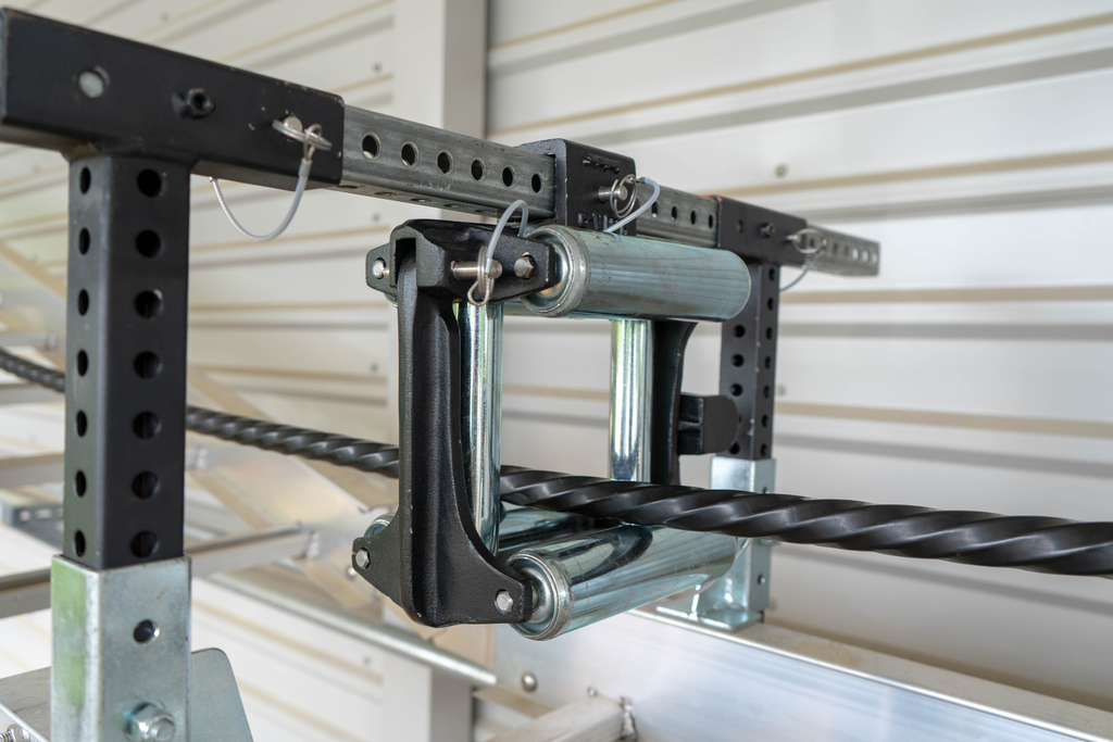 SOUTHWIRE Extended Outside Vertical Riser and Straight Section Roller  w/ 48" Crossbar and Clamps