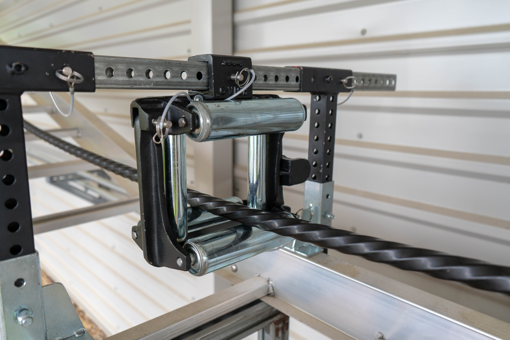 SOUTHWIRE Extended Outside Vertical Riser and Straight Section Roller  w/ 48" Crossbar and Clamps