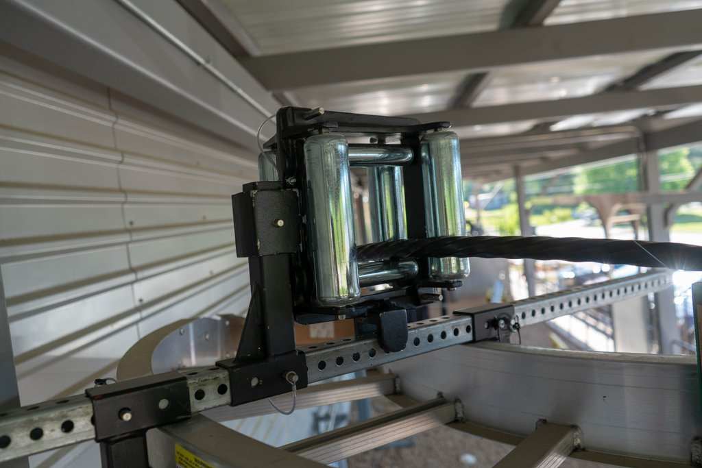 SOUTHWIRE Extended Outside Vertical Riser and Straight Section Roller  w/ 48" Crossbar and Clamps