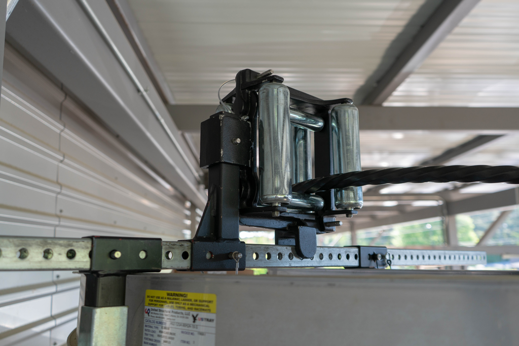 SOUTHWIRE Extended Outside Vertical Riser and Straight Section Roller  w/ 48" Crossbar and Clamps