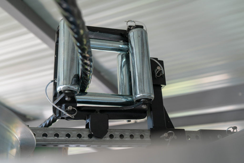 SOUTHWIRE Extended Outside Vertical Riser and Straight Section Roller  w/ 48" Crossbar and Clamps