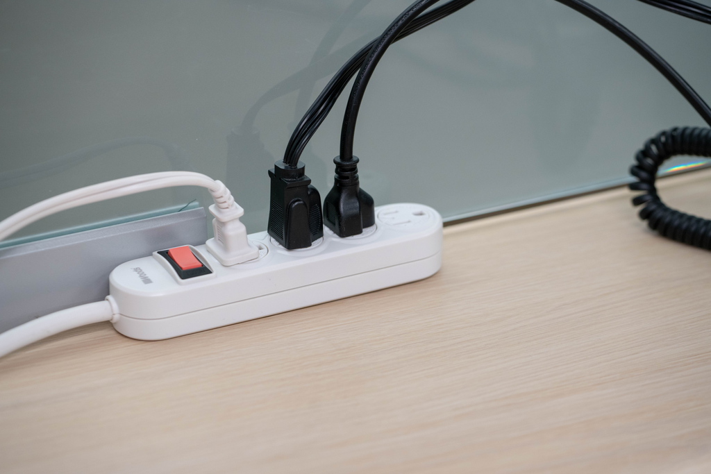 Woods POWERSTRIP, 4 OUTLET 1.5' CORD 12/BX