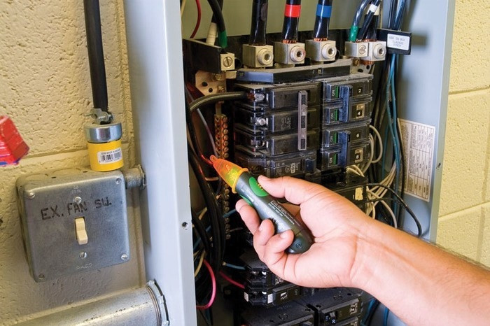 GREENLEE Adjustable Voltage Detector