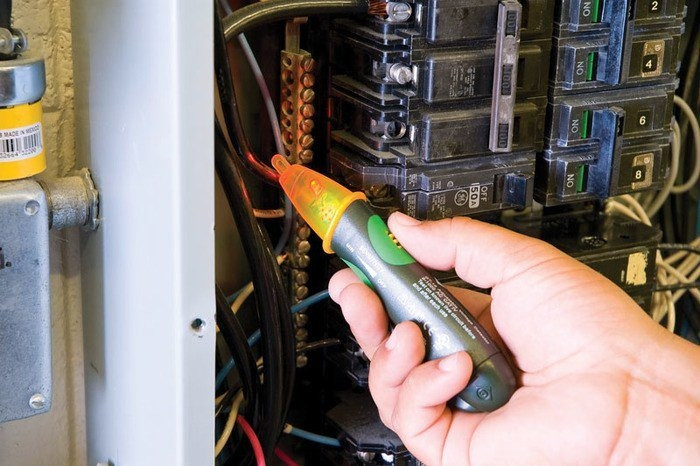 GREENLEE Adjustable Voltage Detector