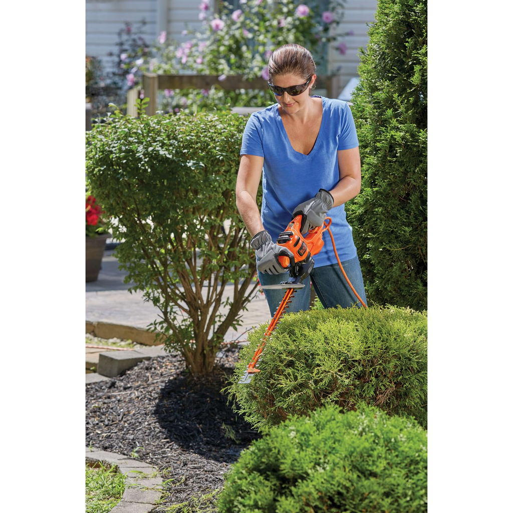 BLACK+DECKER 16" SAWBLADE ELECTRIC HEDGE TRIMMER