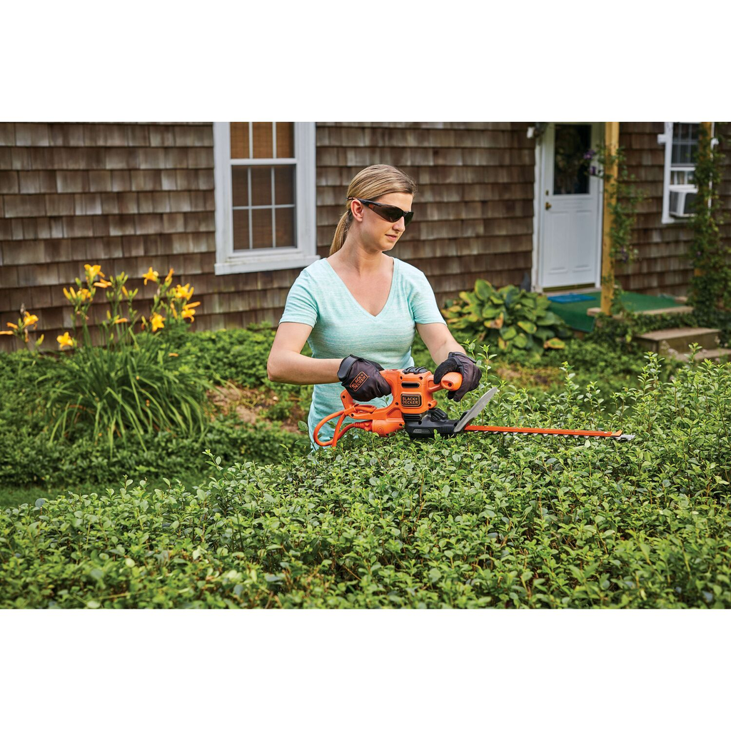 BLACK+DECKER 16" SAWBLADE ELECTRIC HEDGE TRIMMER