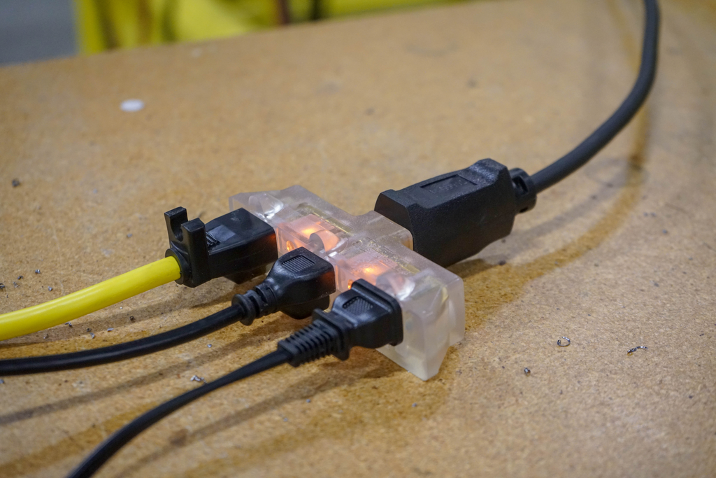 Woods ADAPTER, TRADESMAN CLEAR LIGHTED TRIPLE OUTLET 4/BX