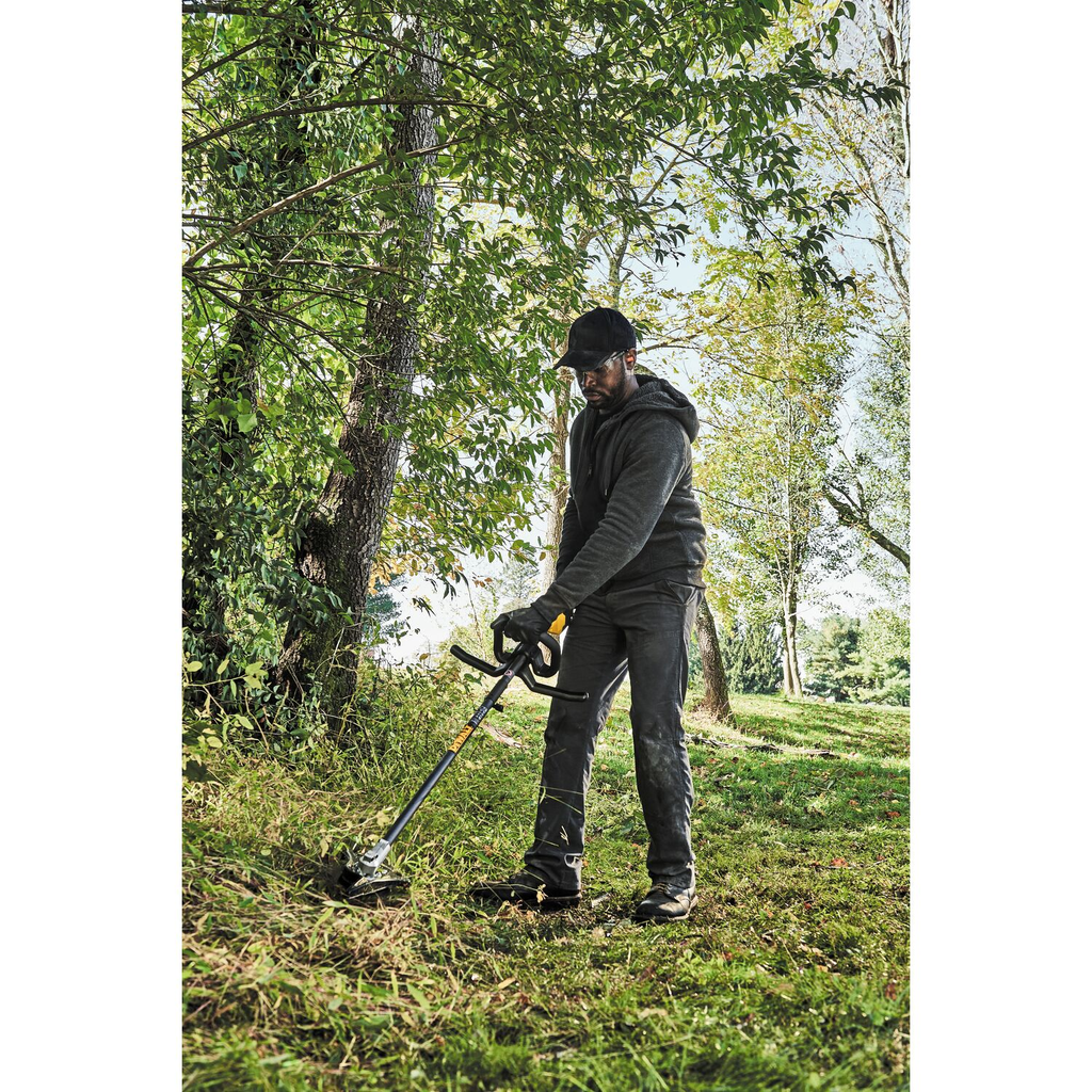 DW BRUSH CUTTER ATTACHMENT