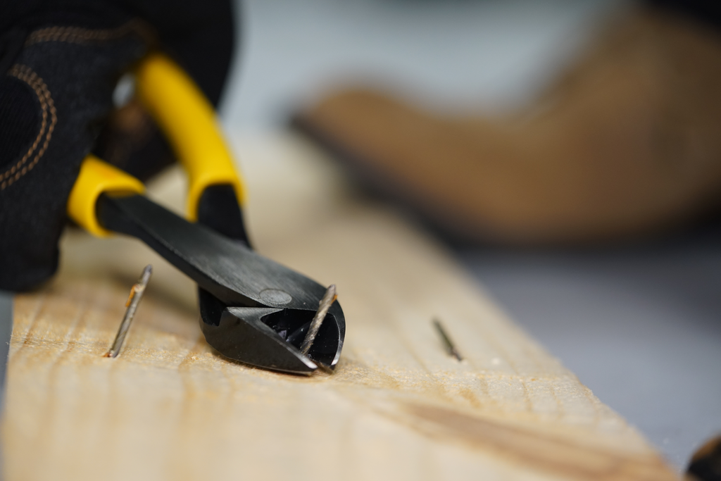 SOUTHWIRE PLIERS, 8IN HI LEV DIA CUT ANGL HEAD DIP