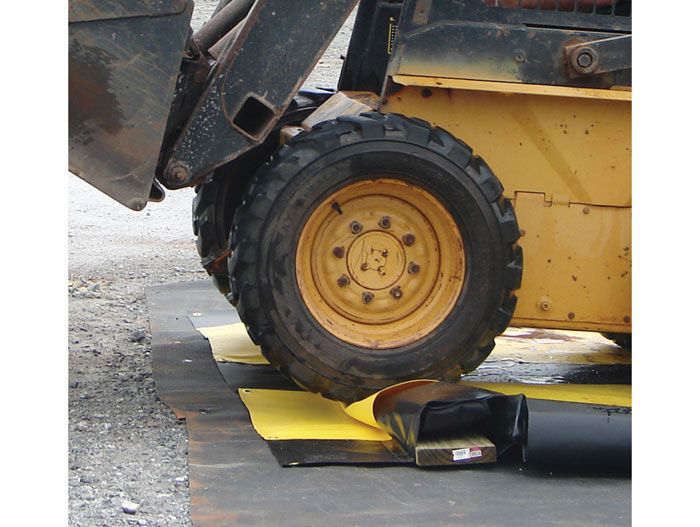 10' x 18' x 4", 425 Gallon, Drive-Through Washdown Spill Containment Berm, QuickBerm® - 28578