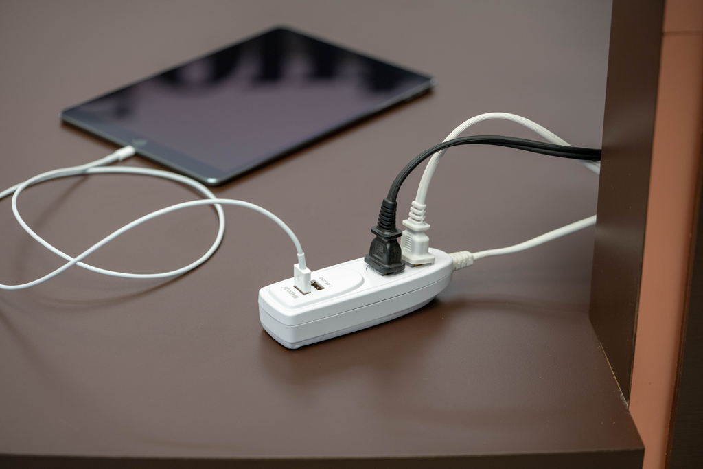 Woods POWERSTRIP, DSKTP USB 2 OUT 2.4A WH 6/BX