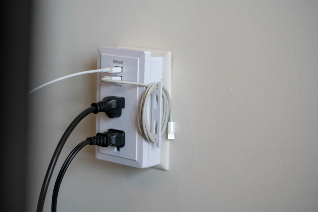 Woods WALL TAP, USB TAP 2OUT/2USB 2.4A 6/BX