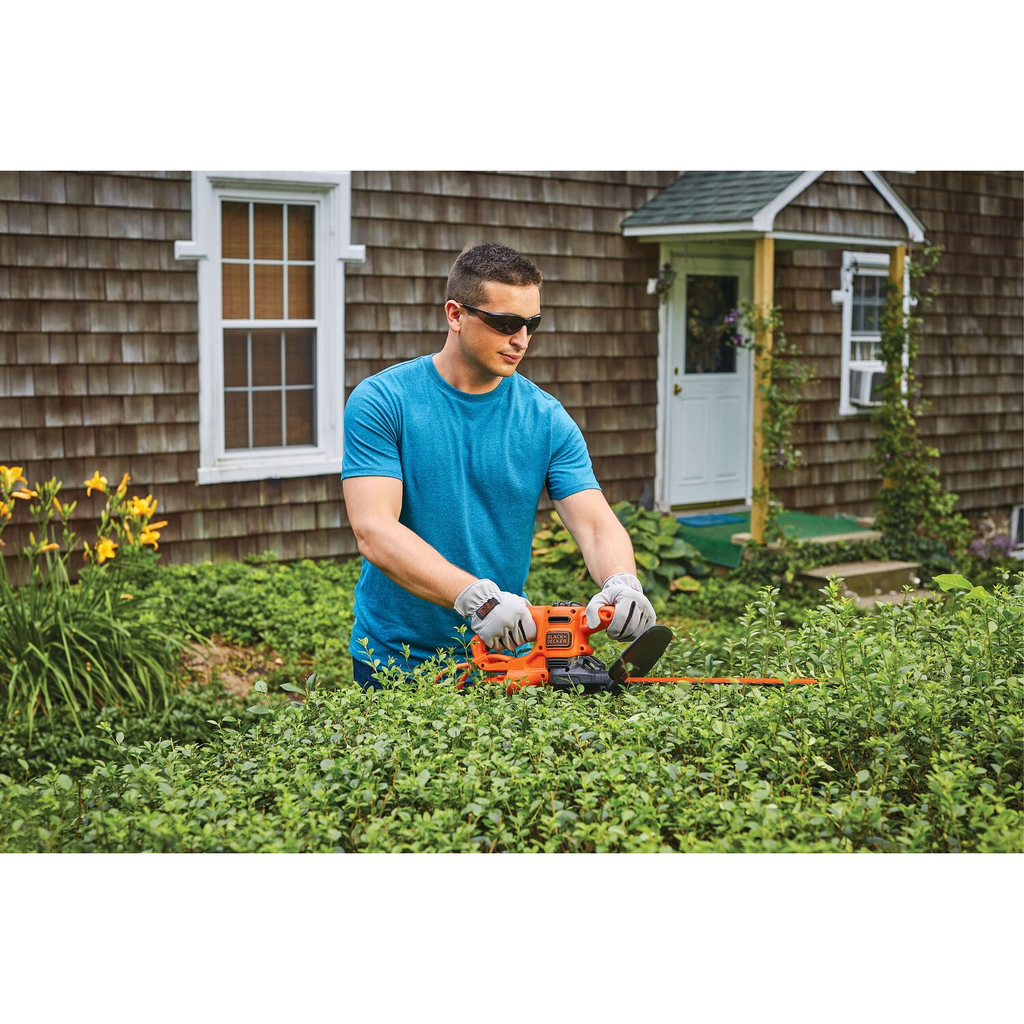BLACK+DECKER 16" ELECTRIC HEDGE TRIMMER
