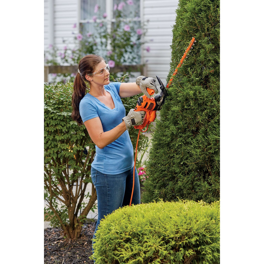 BLACK+DECKER 16" ELECTRIC HEDGE TRIMMER