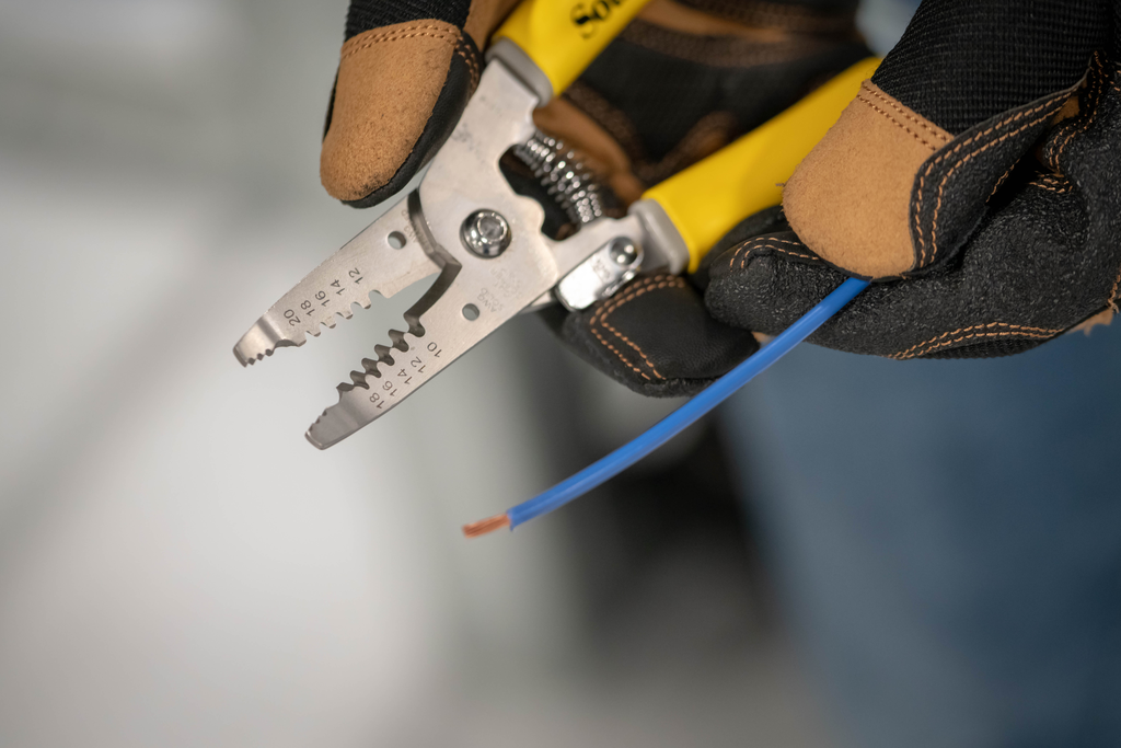 SOUTHWIRE CUTTER, COMPACT STRIPPER 10-18 AWG SOL &