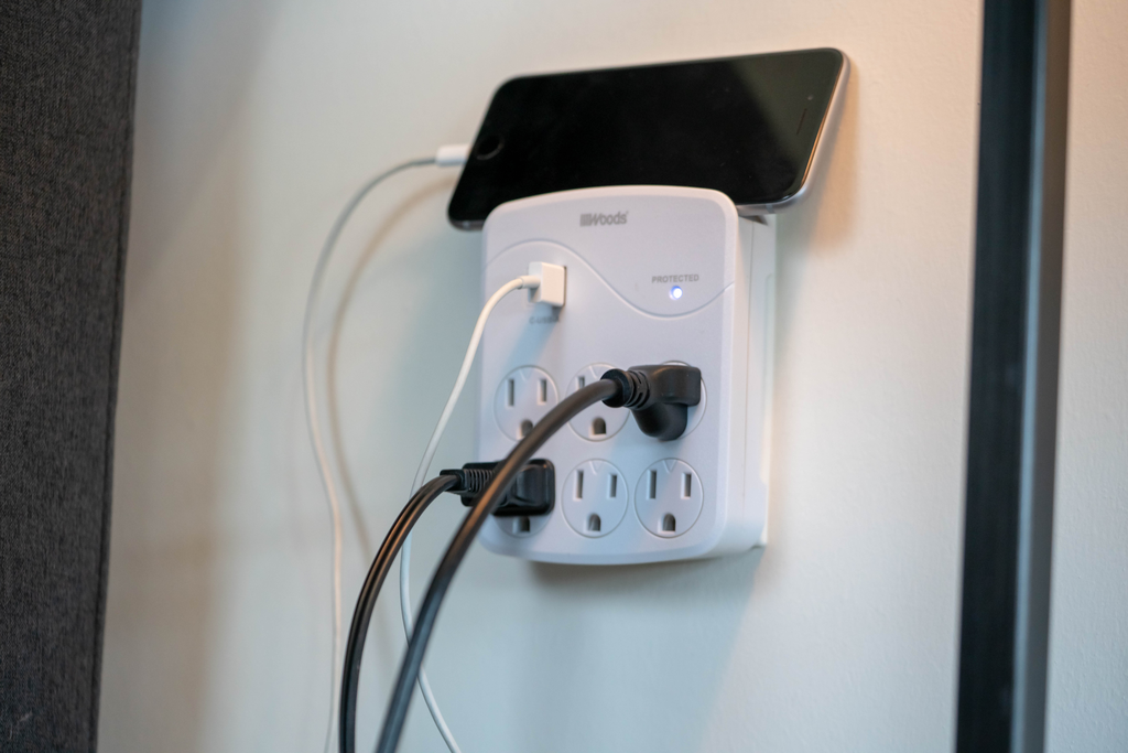 Woods SURGE, USB 6-OUT 2.4A USB-A&C PORTS 1000J 6/BX