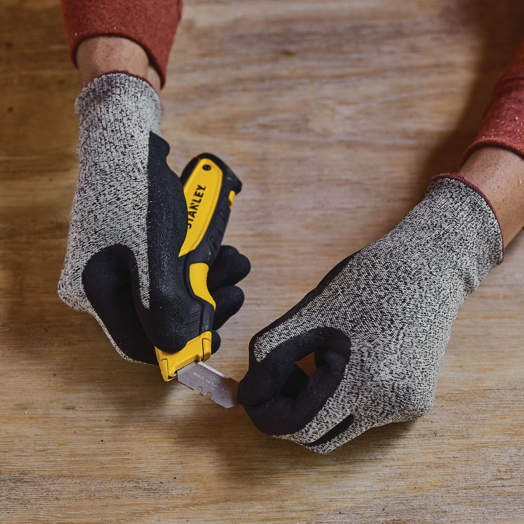 RETRACTABLE UTILITY KNIFE (P/N STHT10479)