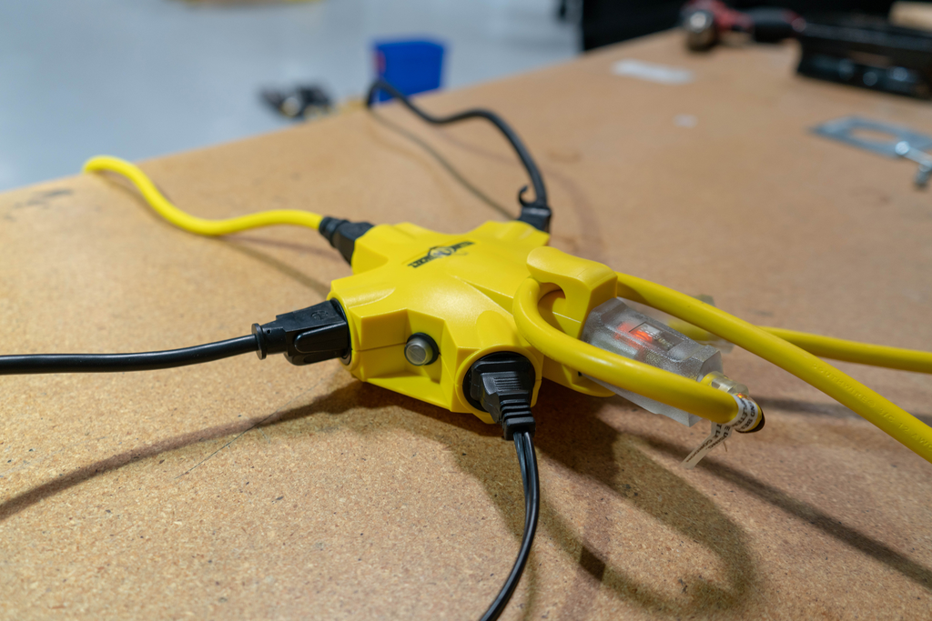 Yellow Jacket ADAPTER, 5 OUTLET YELLOW BULK 5/BX