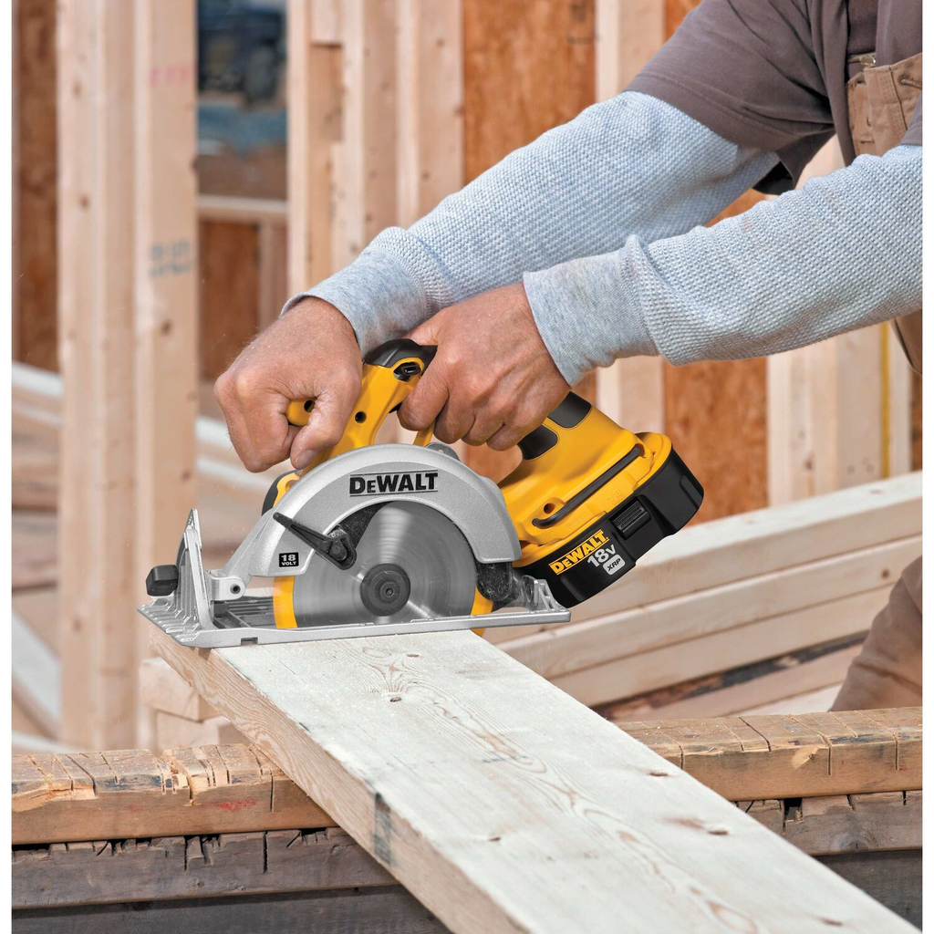 DeWALT 6-1/2" 18V Cordless Circular Saw Kit 1/EA