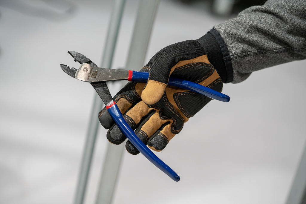 SOUTHWIRE 9" TER CRIMP CUT DIP GRIP (TCC9D-US)