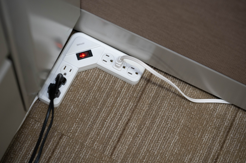 Woods POWERSTRIP, 6 OUTLET CORNER 4' CORD 6/BX