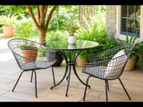 Curved Mid‑Century Wire Mesh Outdoor Seating Inspired by Celebrity Style