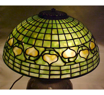 Meyda Original Tiffany Acorn W/tobacco Leaf Table Lamp - 129286