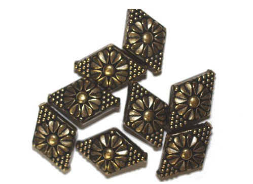20mm Flower Diamond Gold Metalized Plastic Beads Pk/8