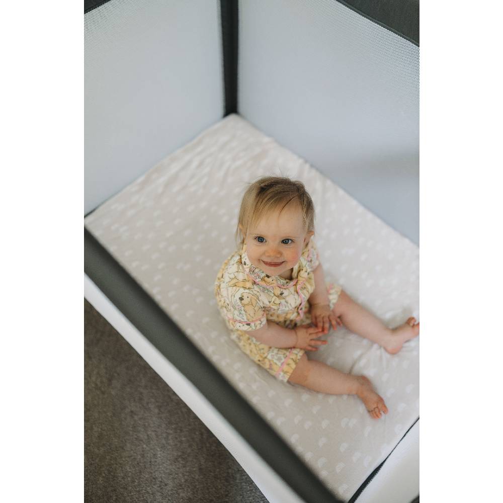 Quest Solo Portacot - Grey