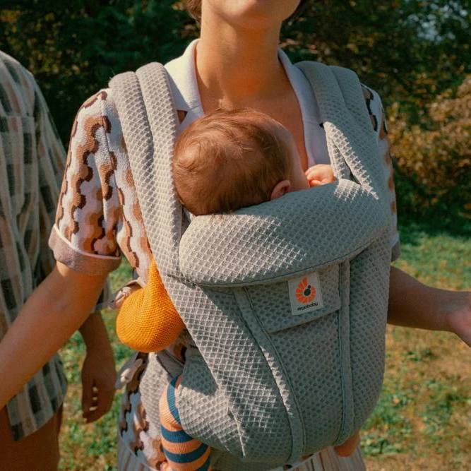 Ergobaby Omni Deluxe All-in-One Baby Carrier (includes safety & fit check)