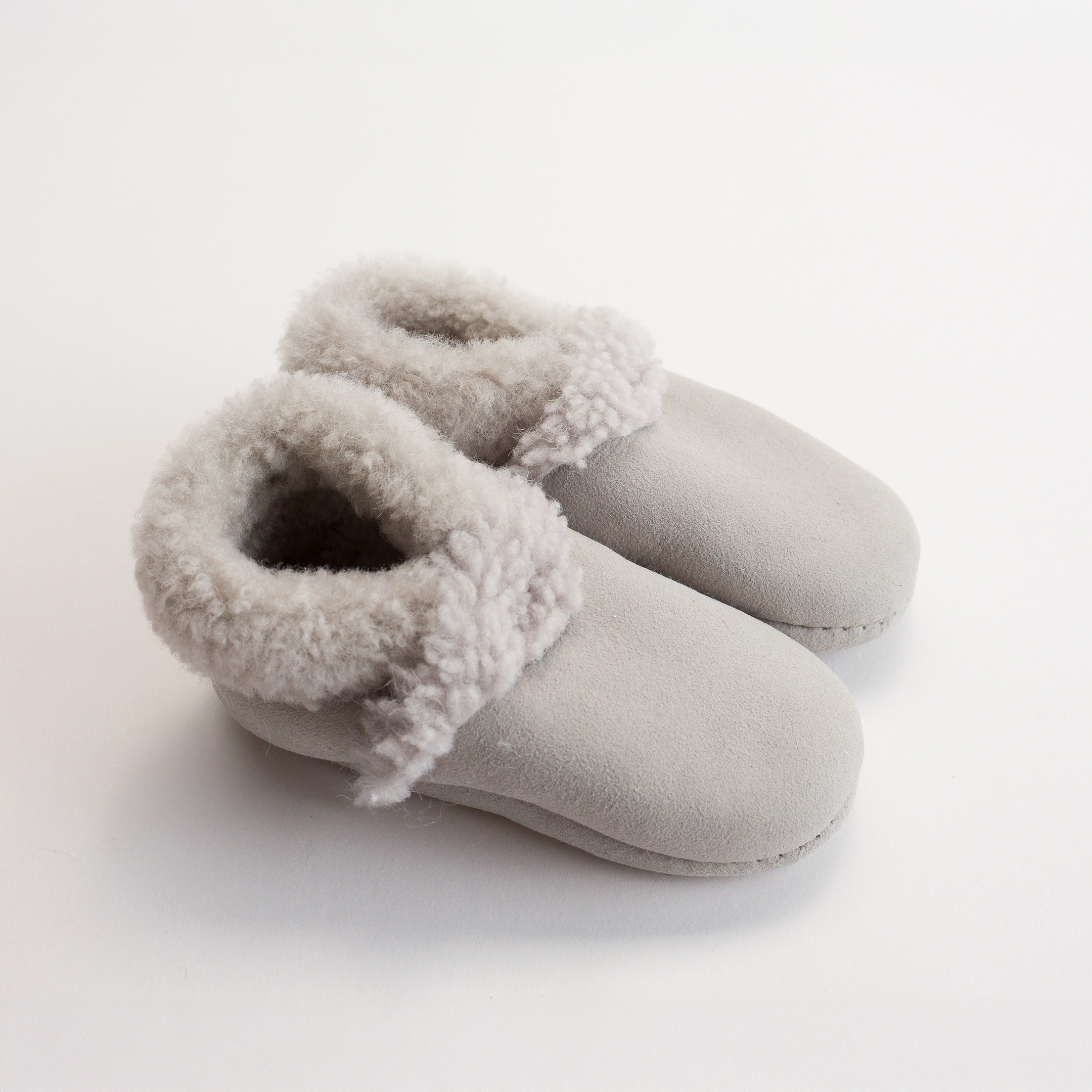 woolbabe lambskin booties in pebble