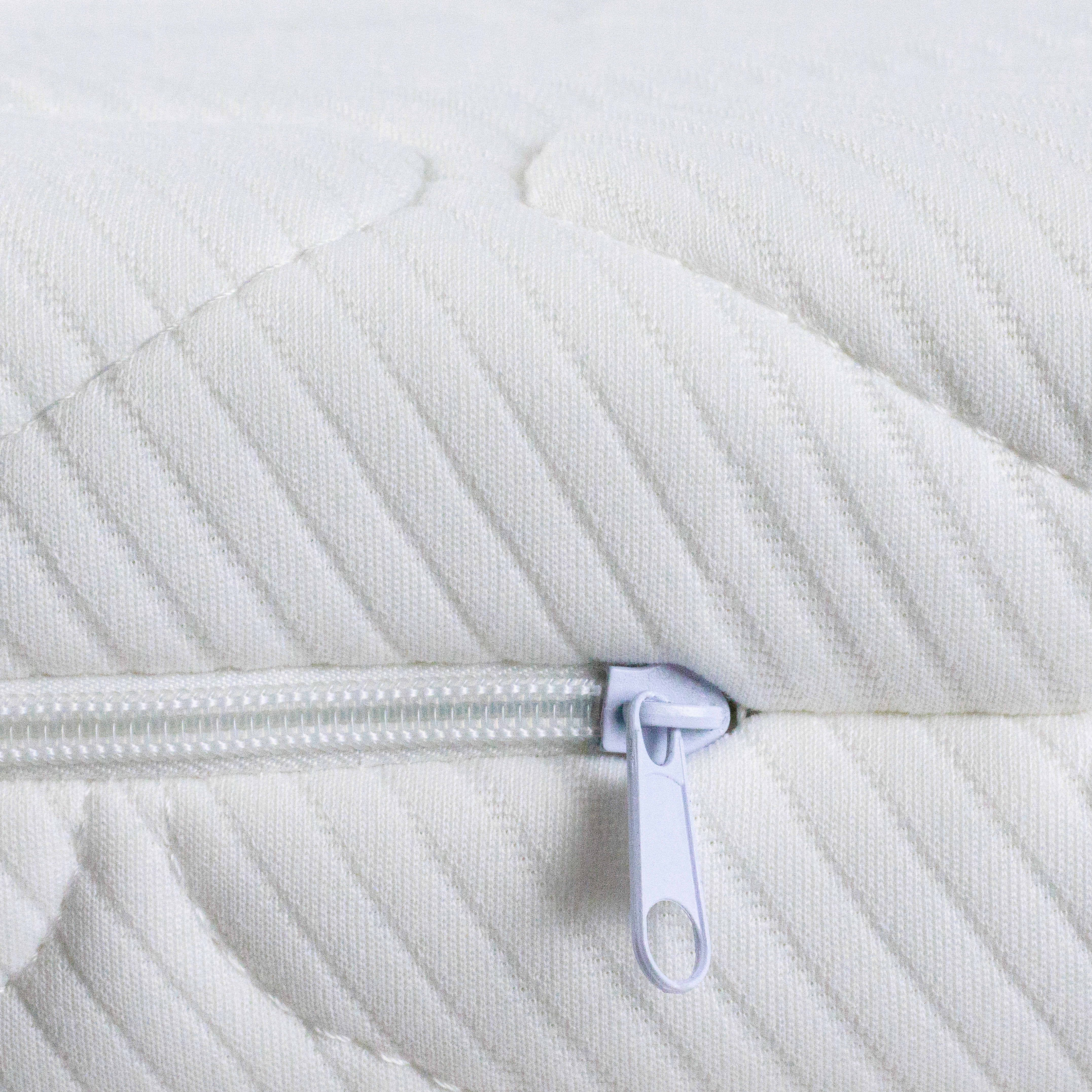 Close up zip closure on the Frank Cot Mini Mattress