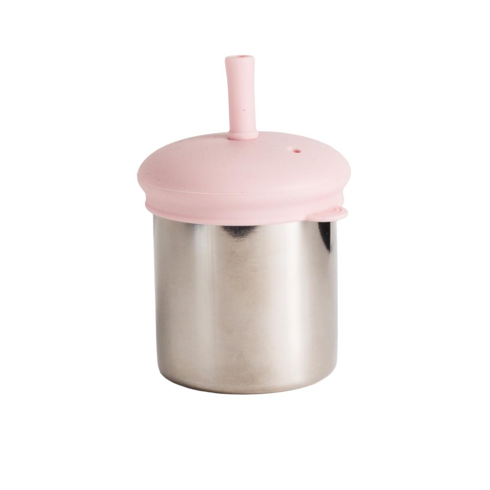 The Nestling Stainless Insulated Sip & Straw Cup in the Dusty Pink colour. The cup has the straw lid and straw attached.